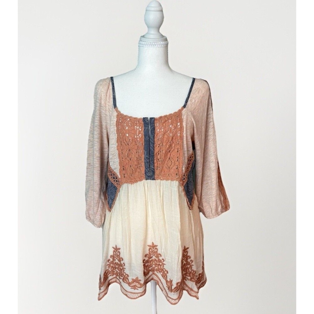 Gimmicks by BKE Boho Crochet Lace Hook & Eye Tunic Top Open Back Medium Festival